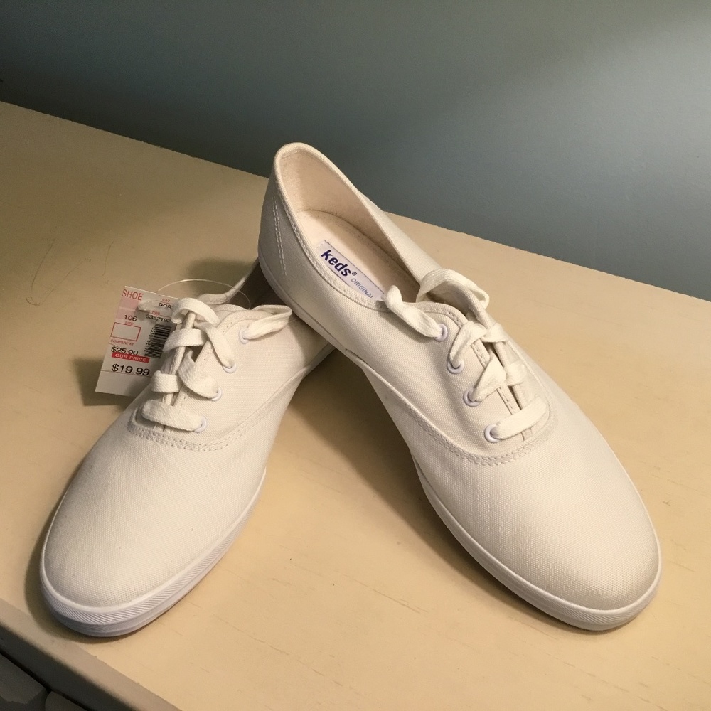 Women’s white canvas Keds sneakers NEW